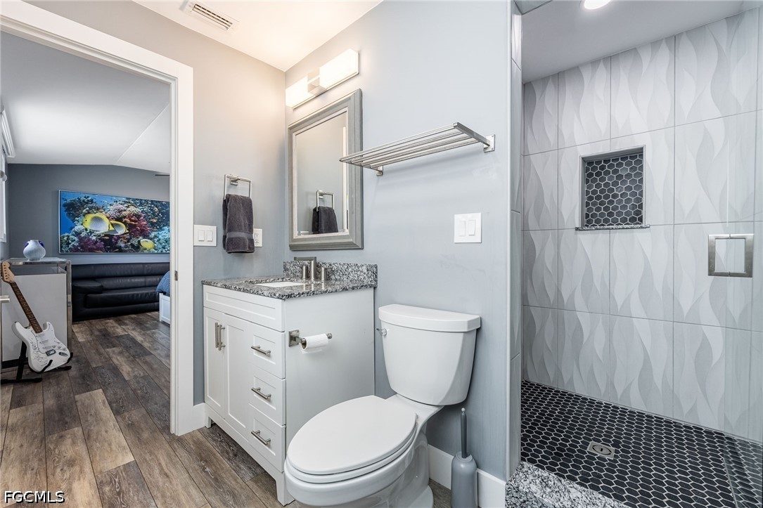 4904 Vincennes ST 204