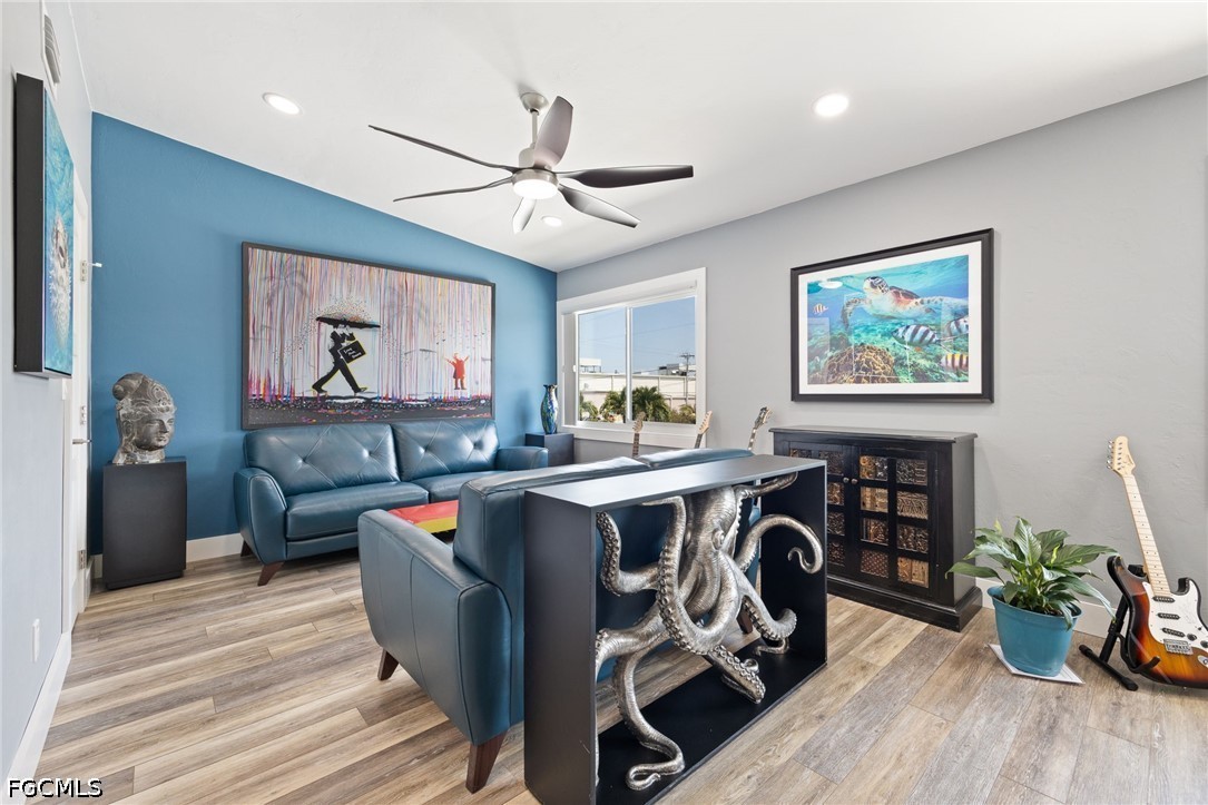 4904 Vincennes ST 204