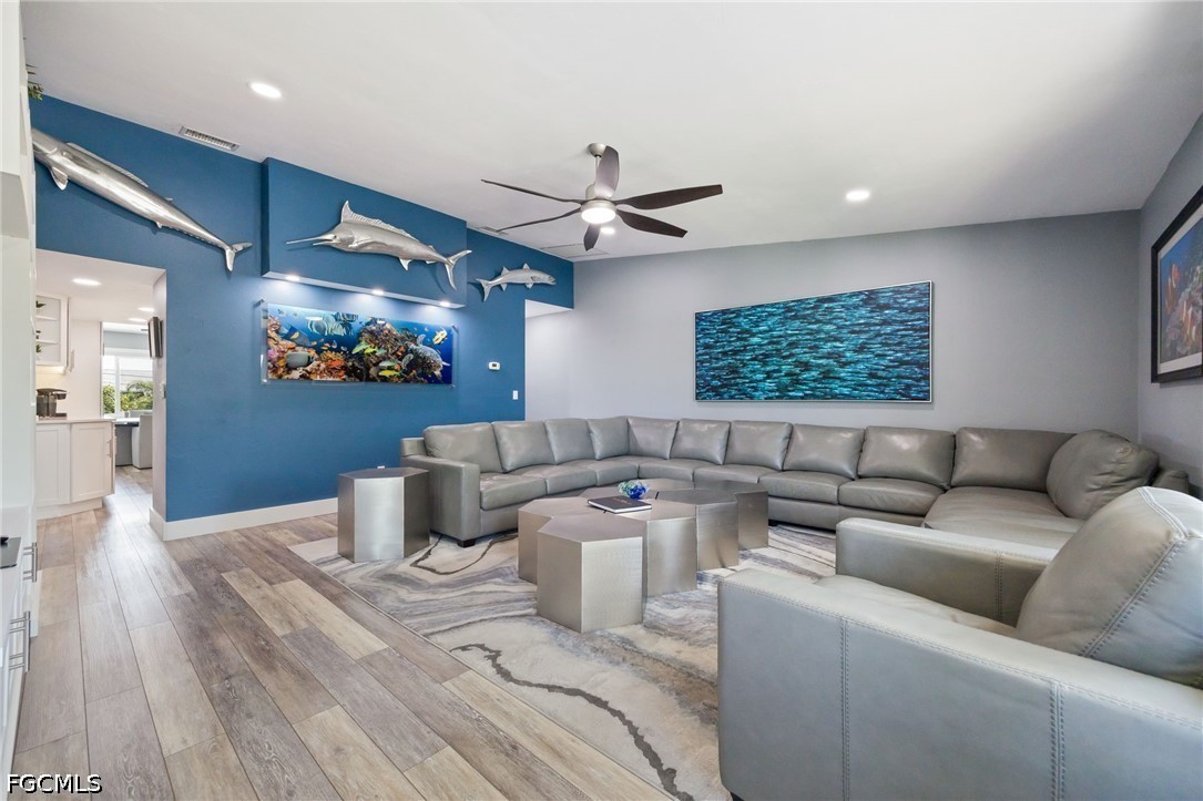 4904 Vincennes ST 204