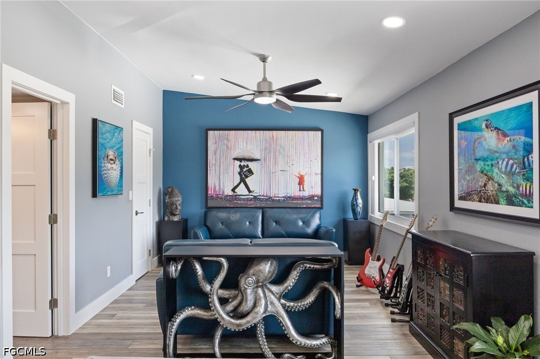 4904 Vincennes ST 204