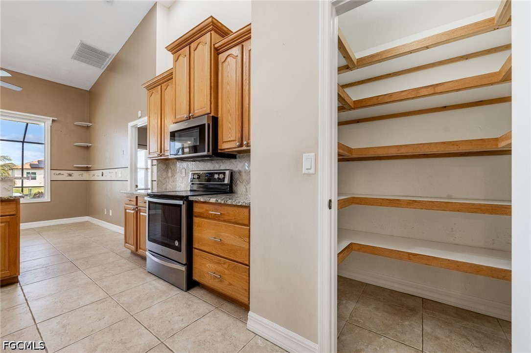 3437 NW 18th TER