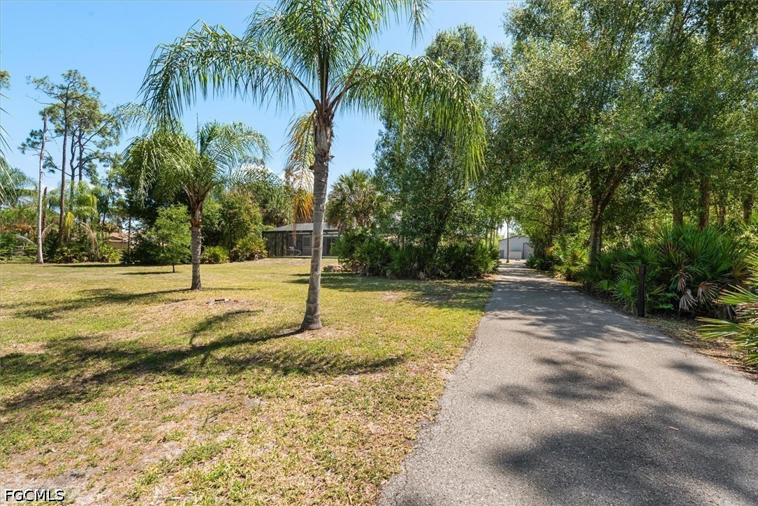 15985 Briarcliff LN