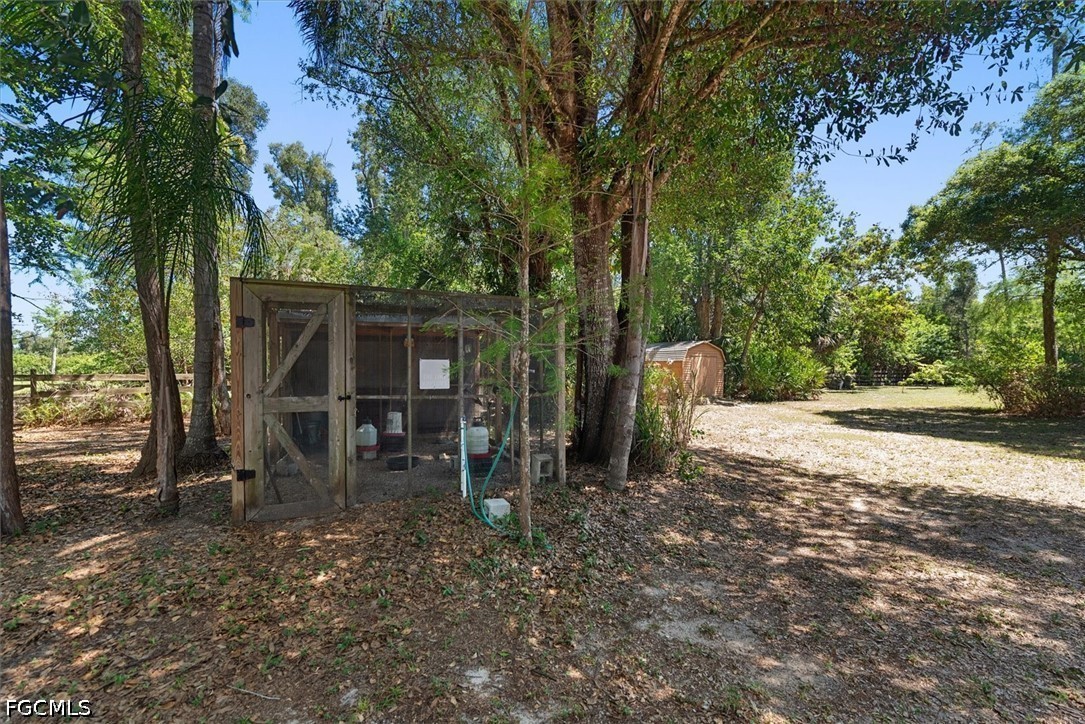 15985 Briarcliff LN