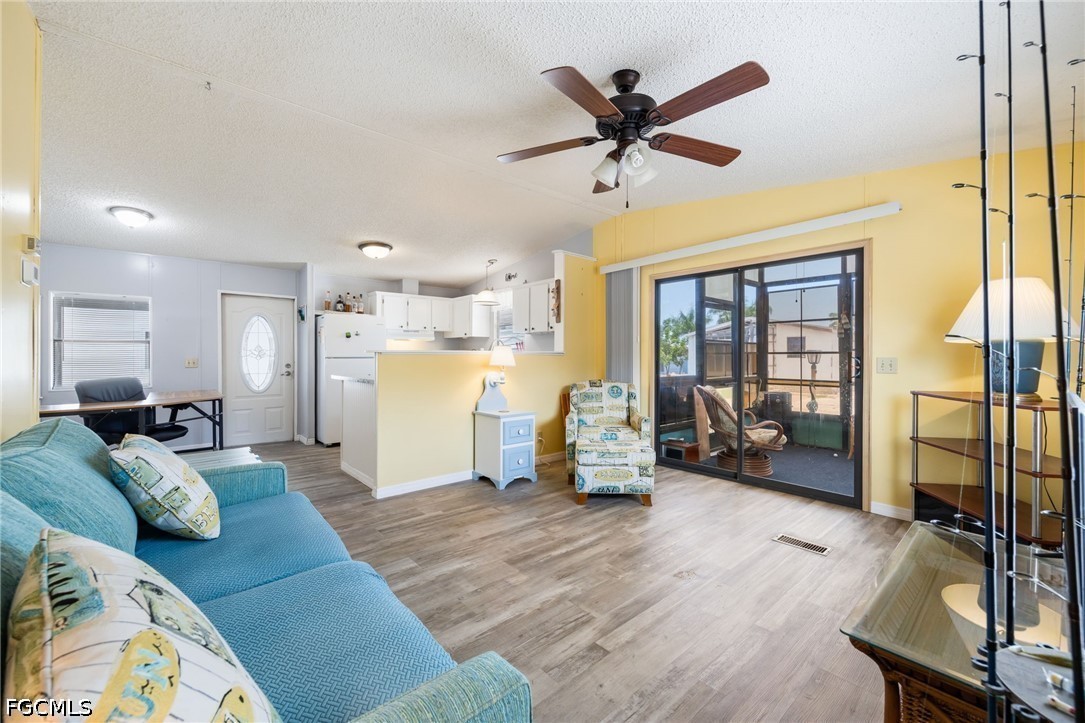 4931 Needle Fish LN
