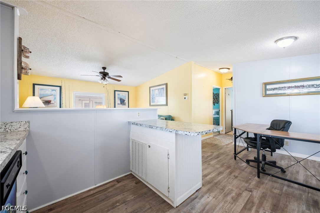 4931 Needle Fish LN