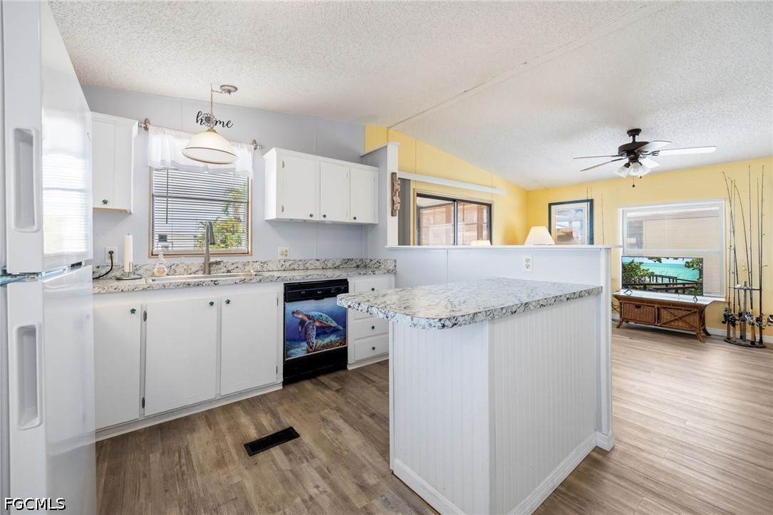 4931 Needle Fish LN
