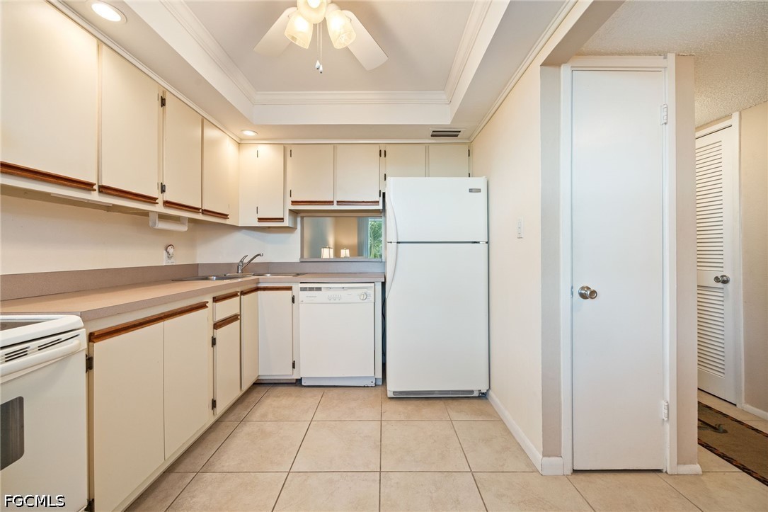 5959 Winkler RD 218