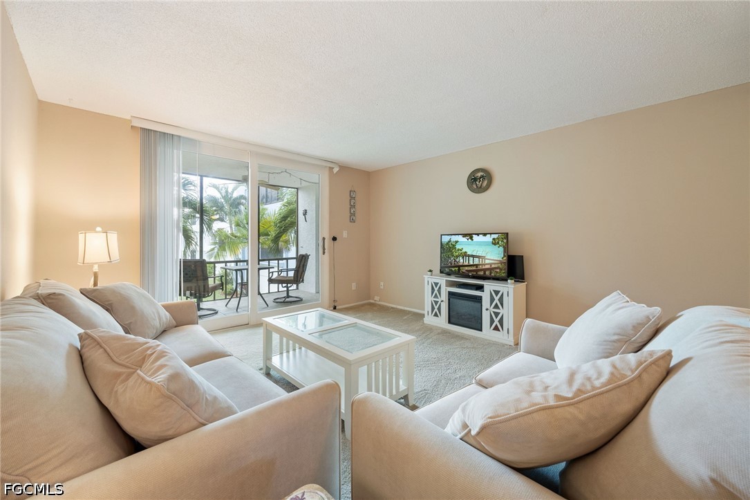 5959 Winkler RD 218