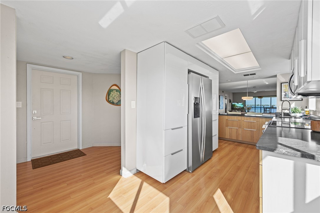 2711 First ST 304