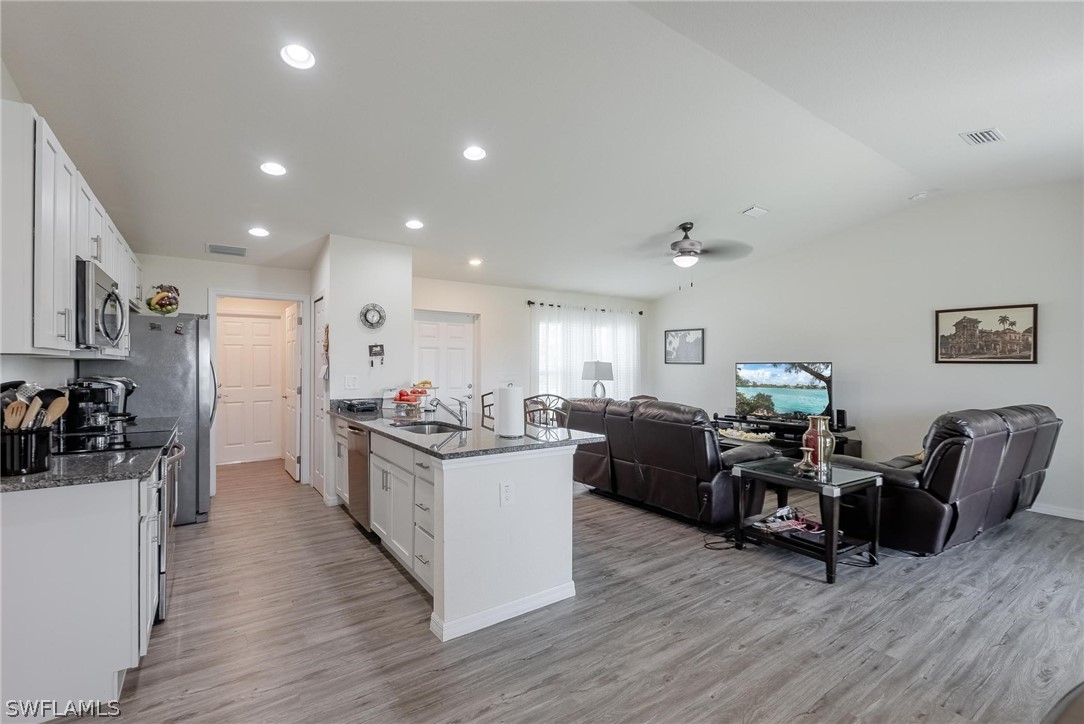 8043 Salem CIR