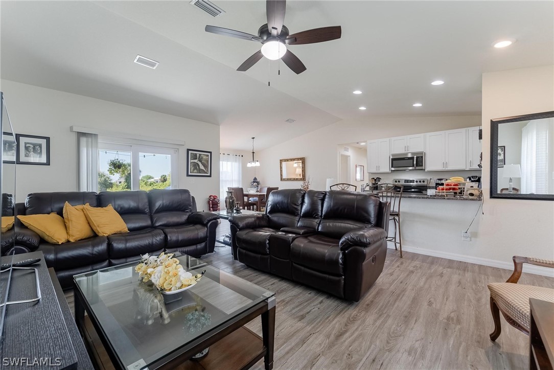 8043 Salem CIR