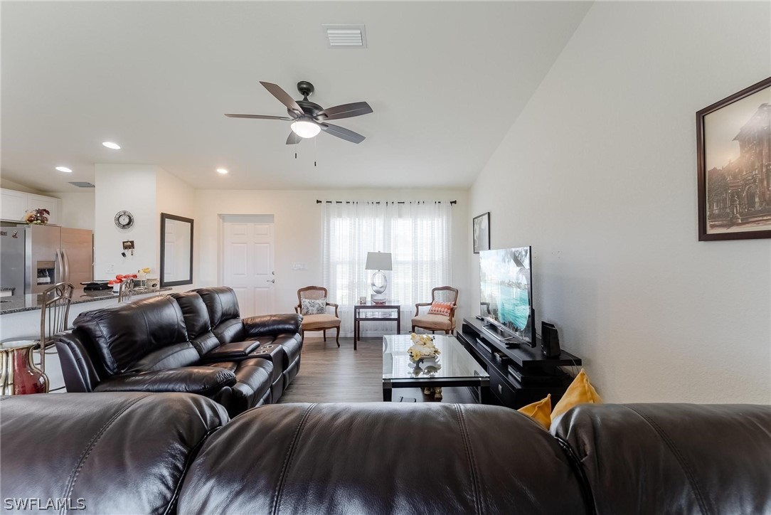 8043 Salem CIR