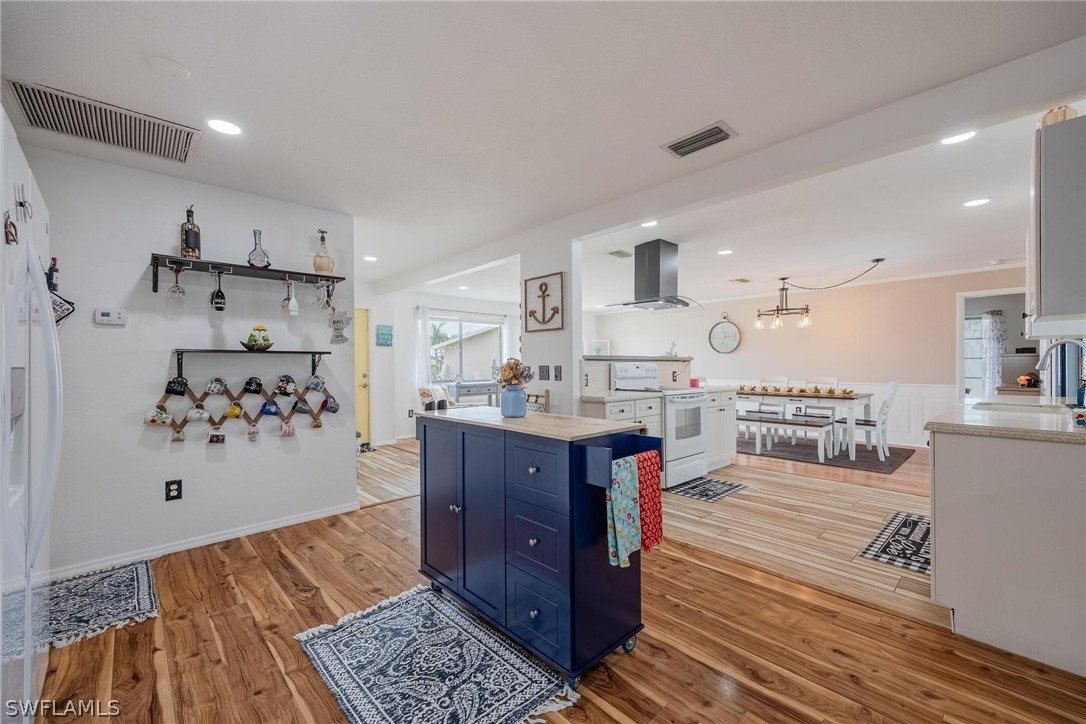 1513 Cambridge LN
