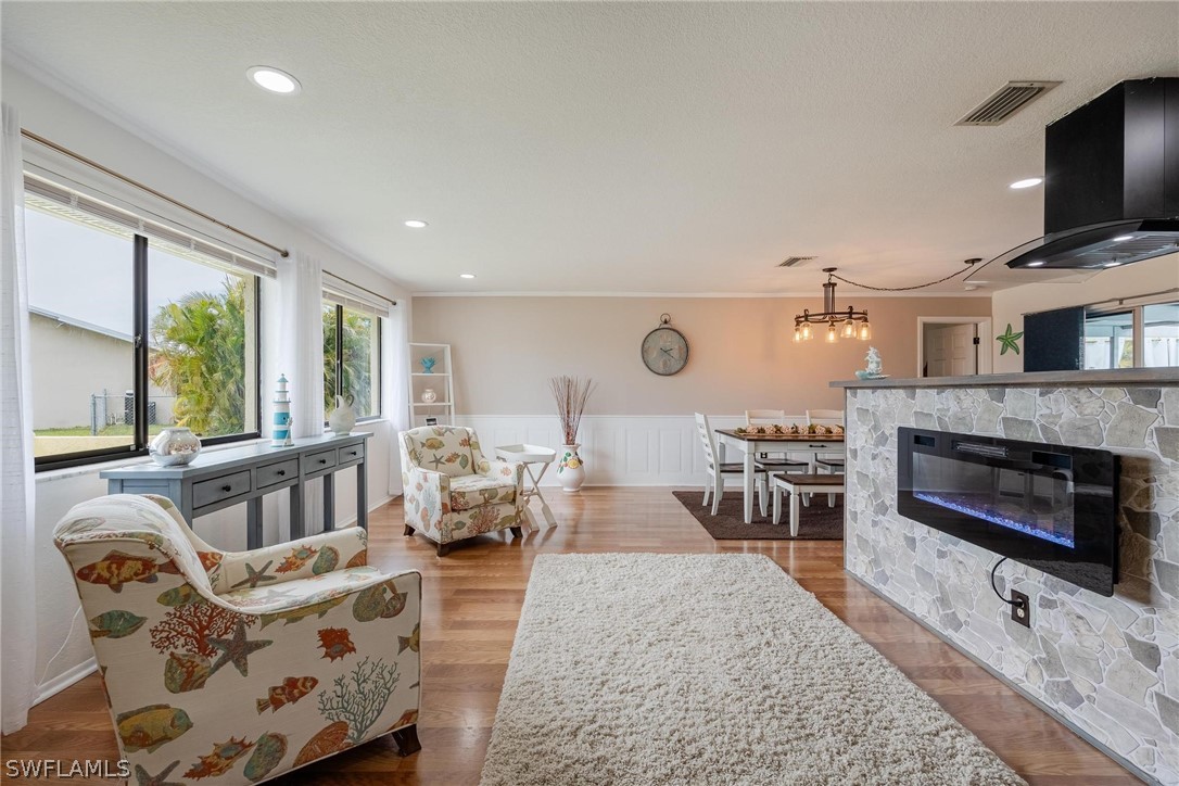 1513 Cambridge LN