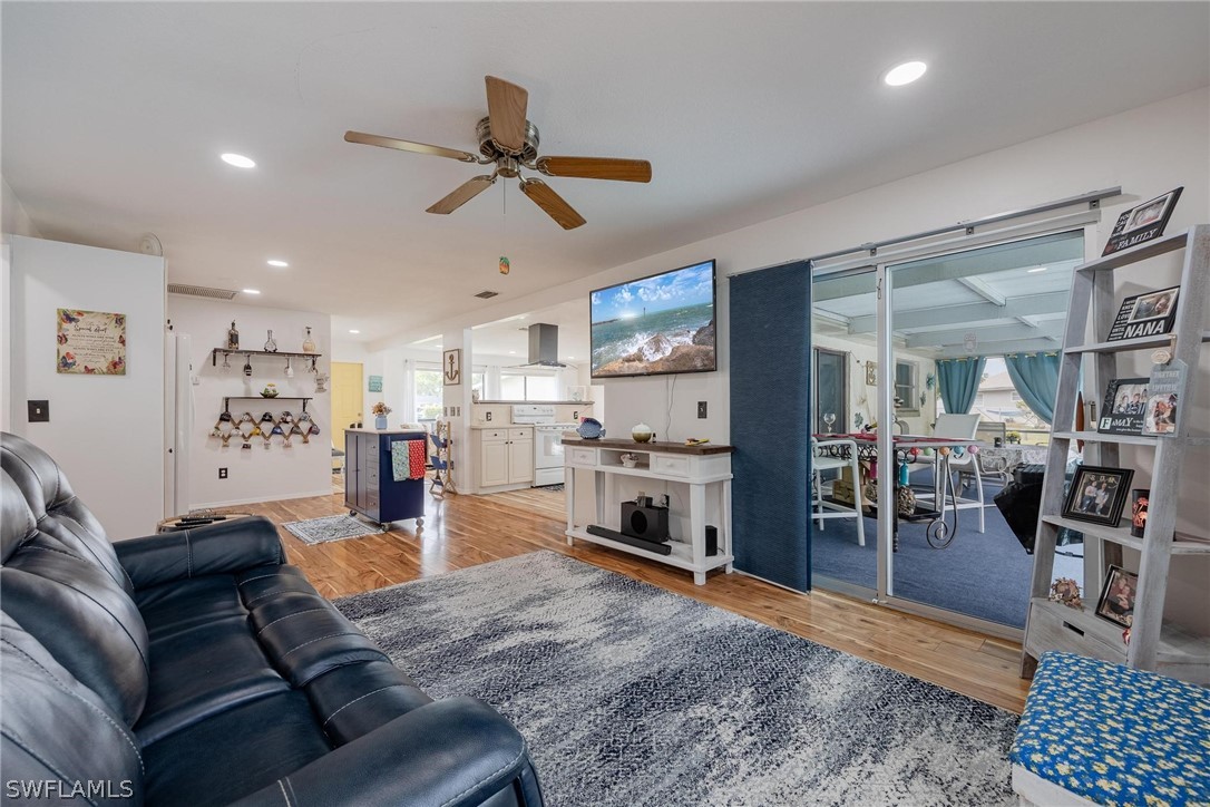 1513 Cambridge LN