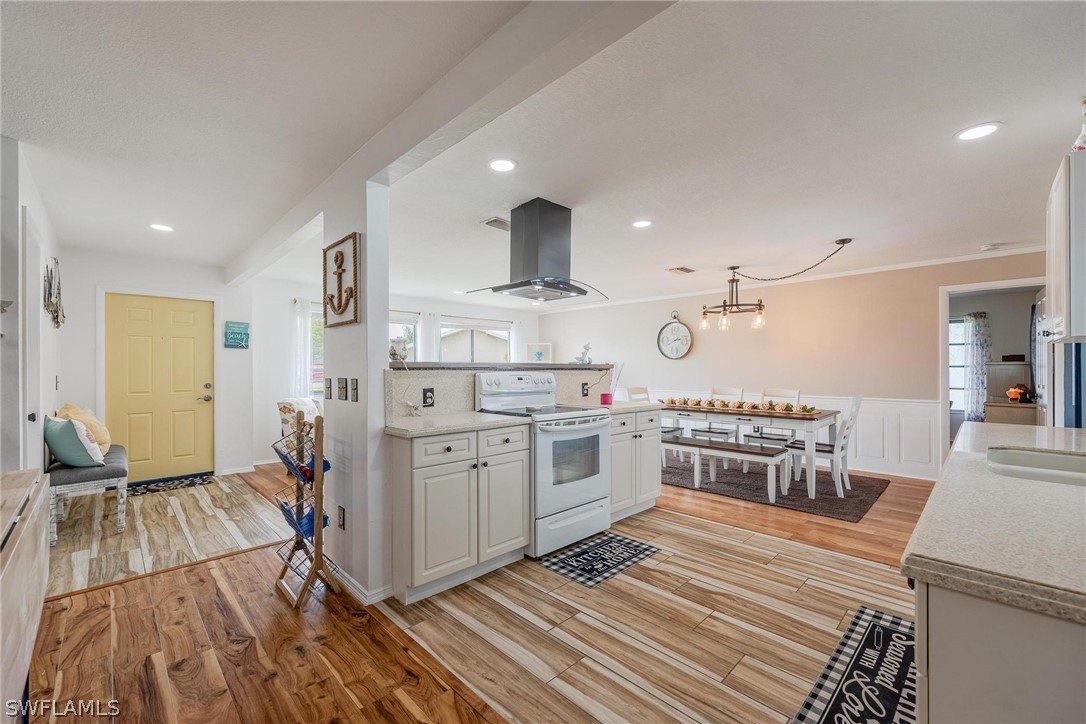 1513 Cambridge LN