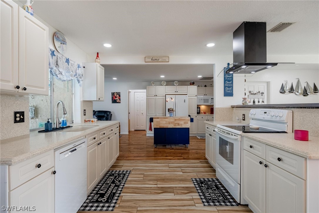 1513 Cambridge LN