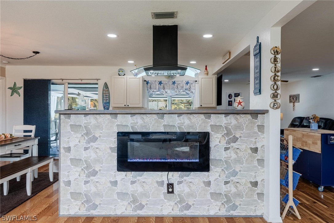 1513 Cambridge LN
