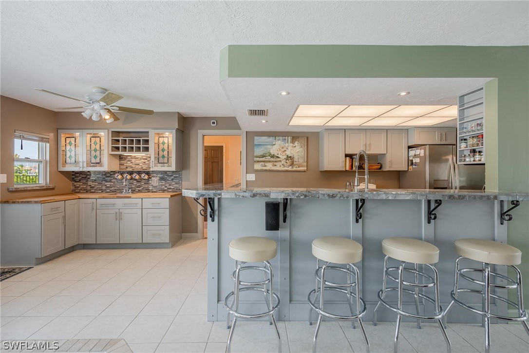 4929 Triton CT W