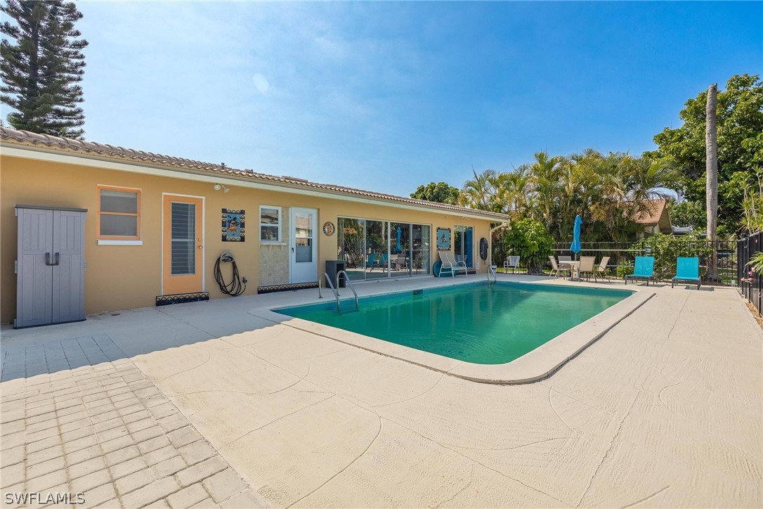 4929 Triton CT W