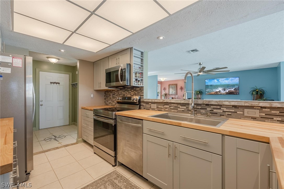 4929 Triton CT W