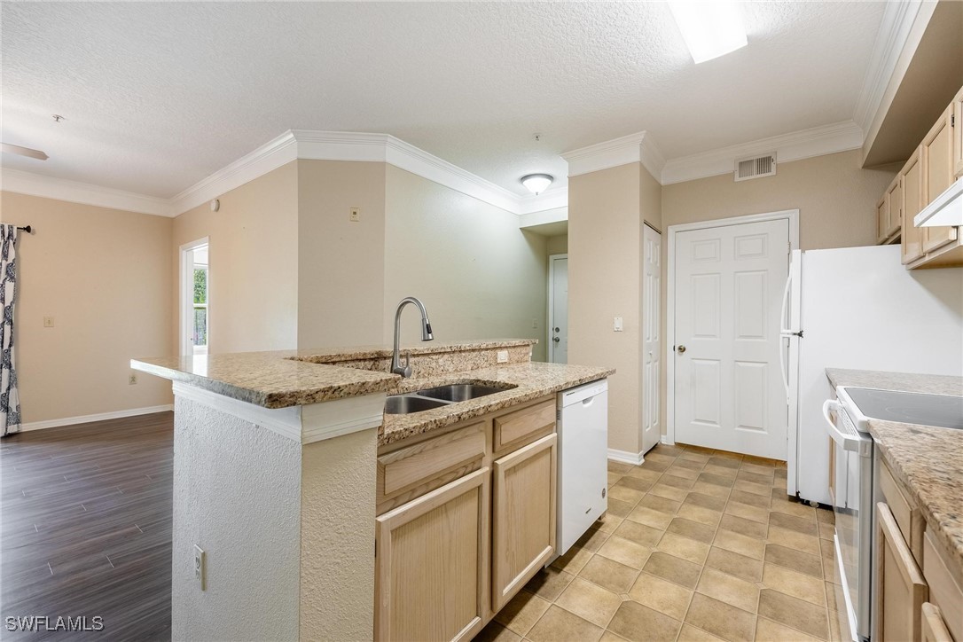 11510 Villa Grand 402