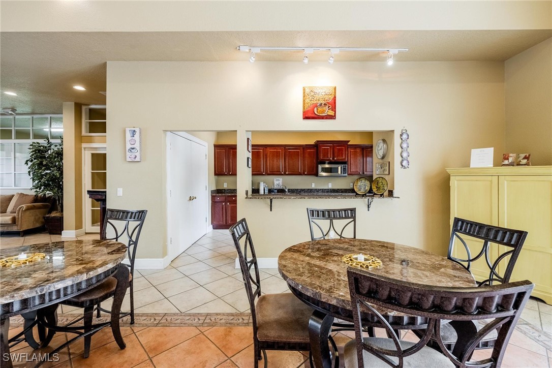 11510 Villa Grand 402