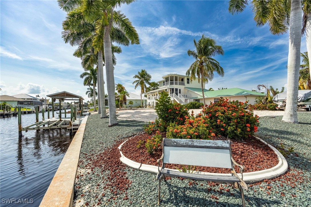 3211 Manatee DR