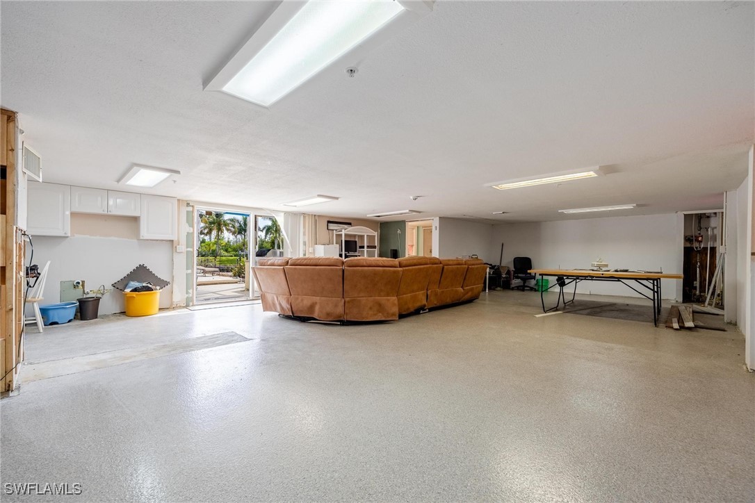 3211 Manatee DR