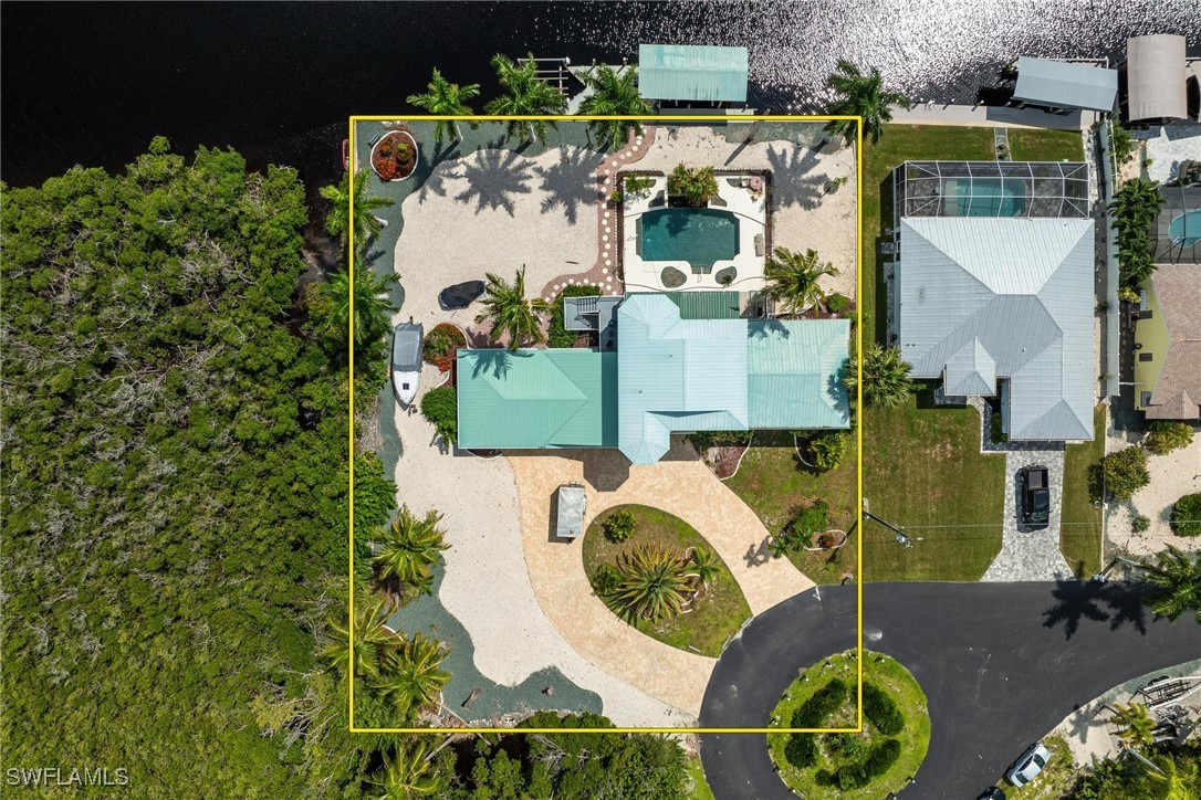 3211 Manatee DR
