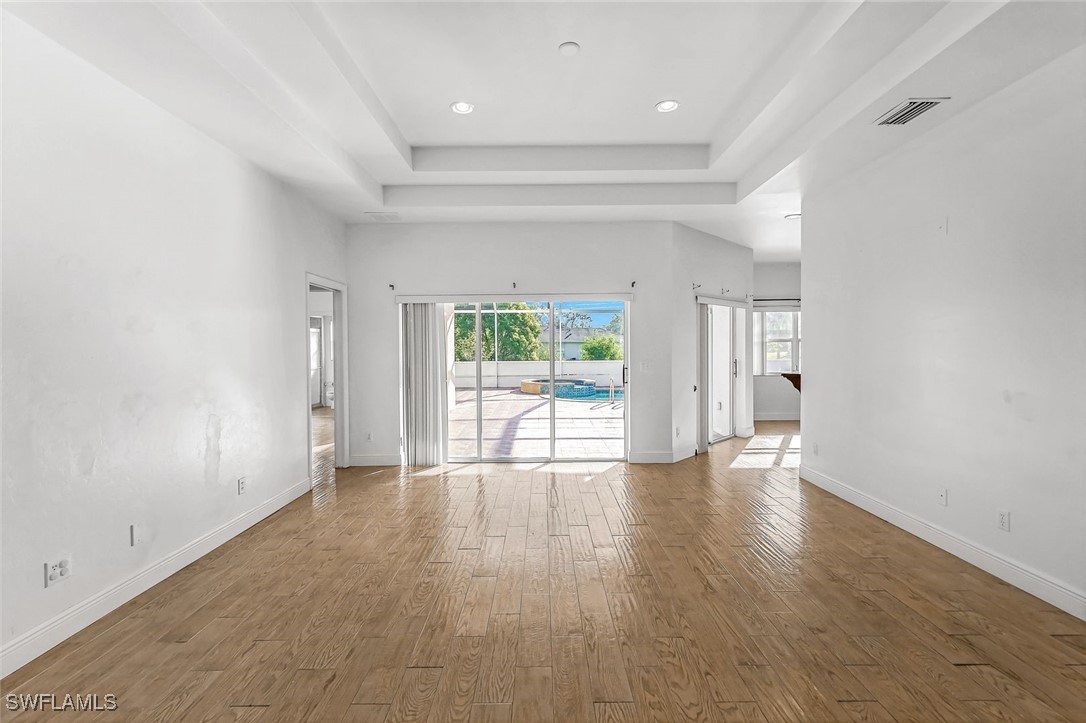 700 Glenn AVE