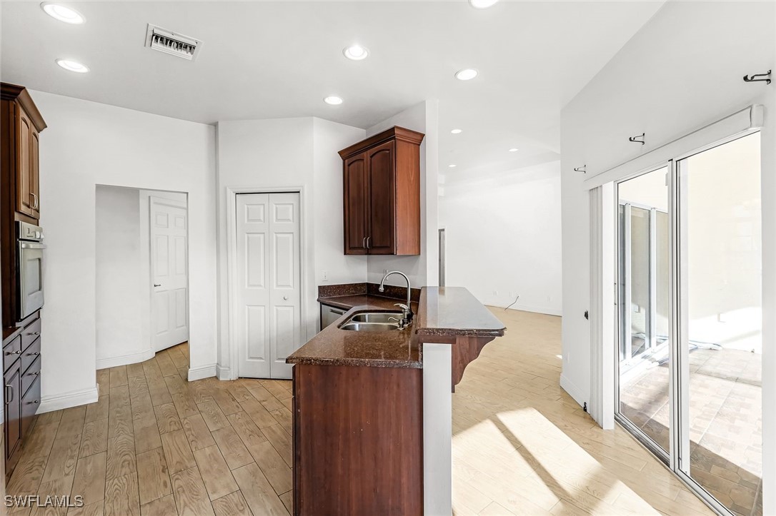 700 Glenn AVE