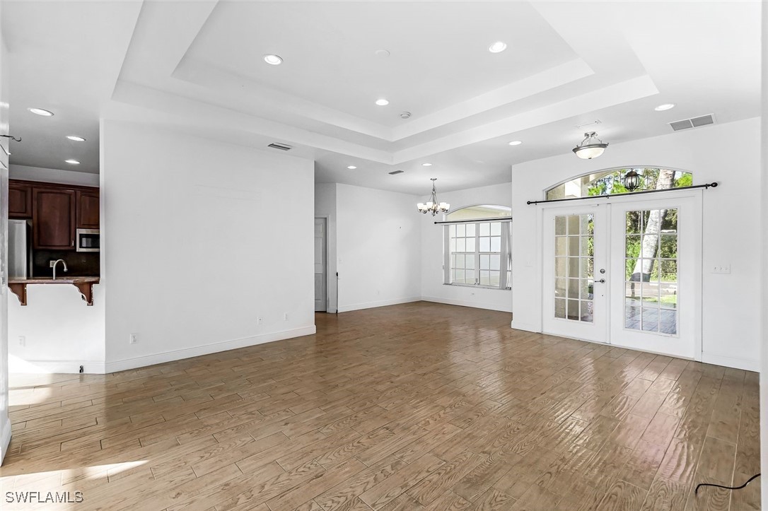 700 Glenn AVE