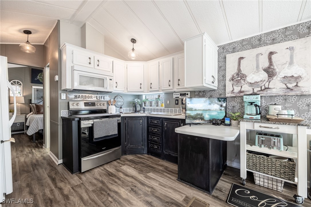 82 Gresham LN