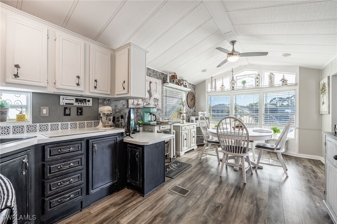 82 Gresham LN