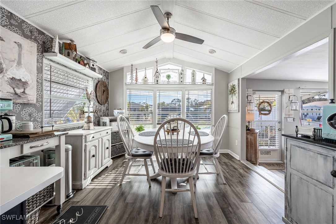82 Gresham LN