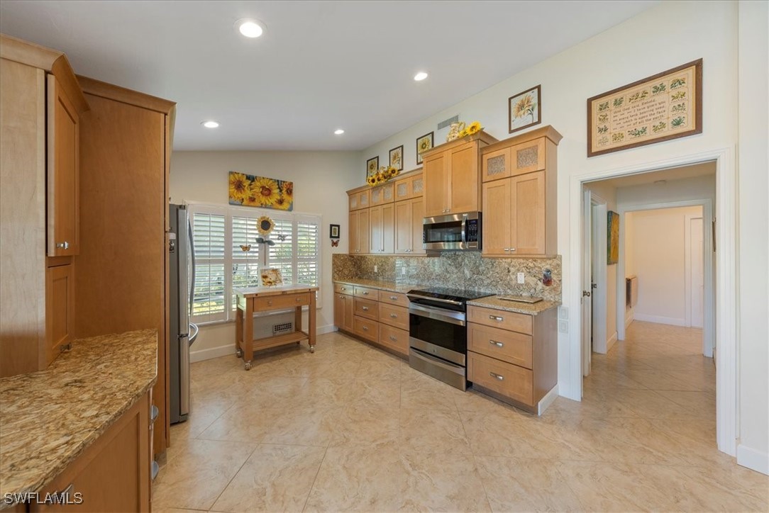 12725 Inverary CIR
