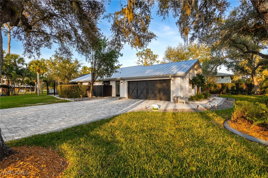15630 Roberts LN