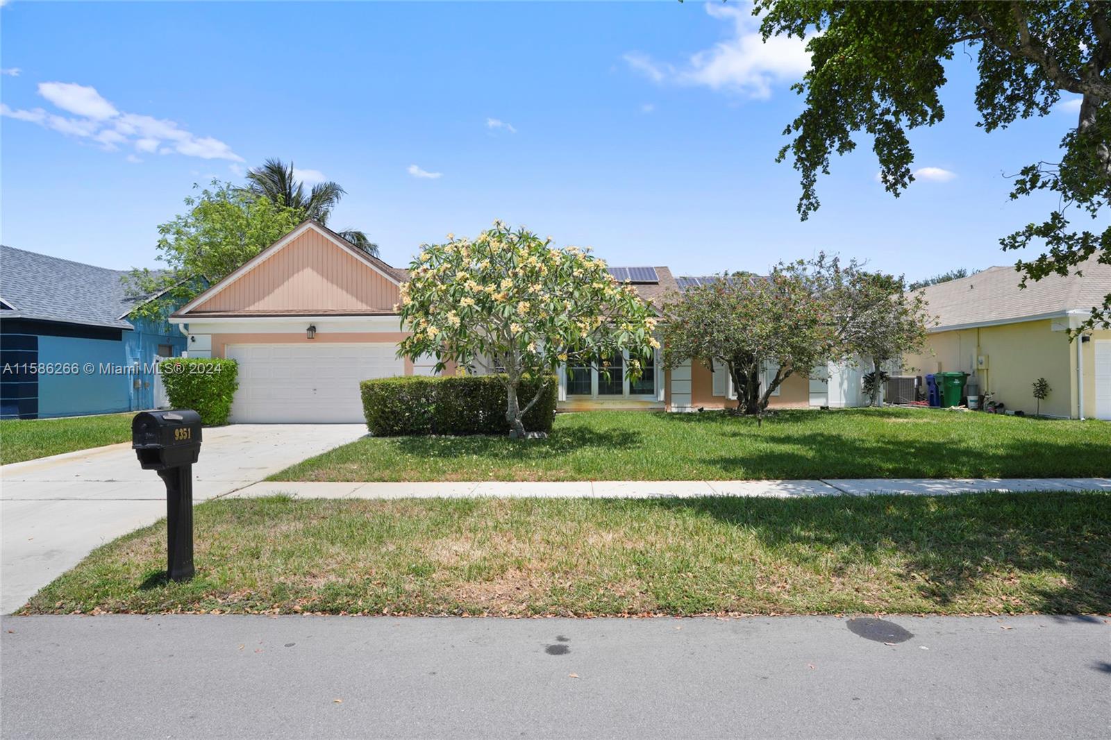 9351 Dunhill Dr