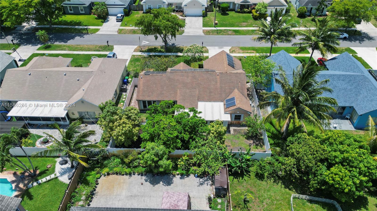 9351 Dunhill Dr