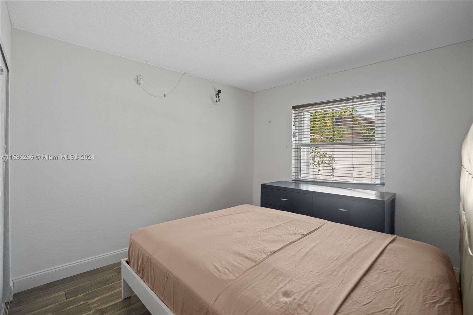 9351 Dunhill Dr