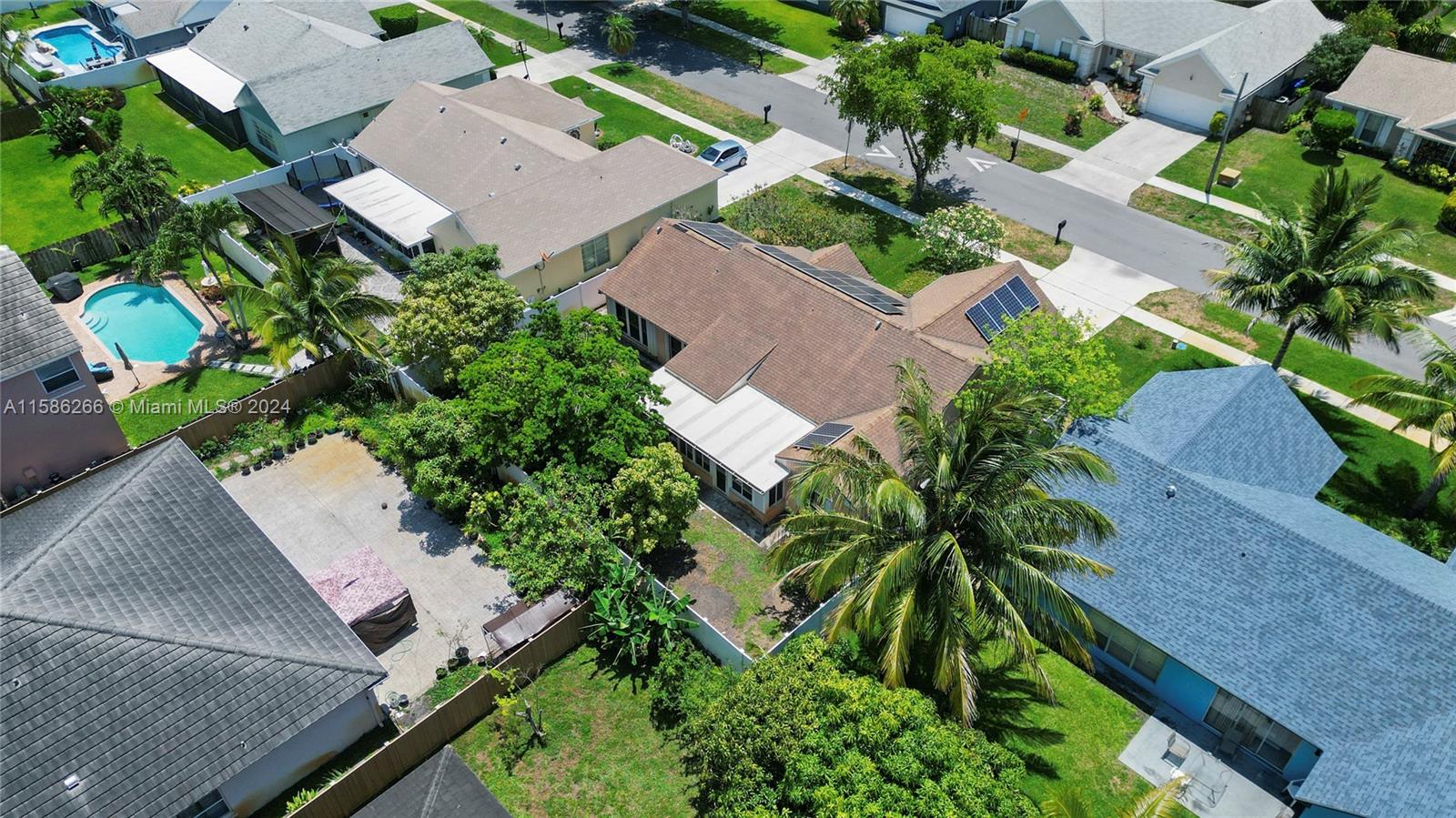 9351 Dunhill Dr