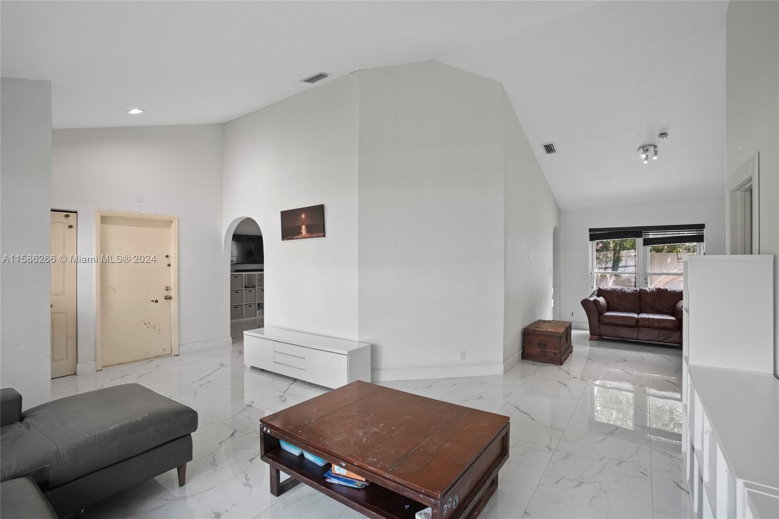9351 Dunhill Dr