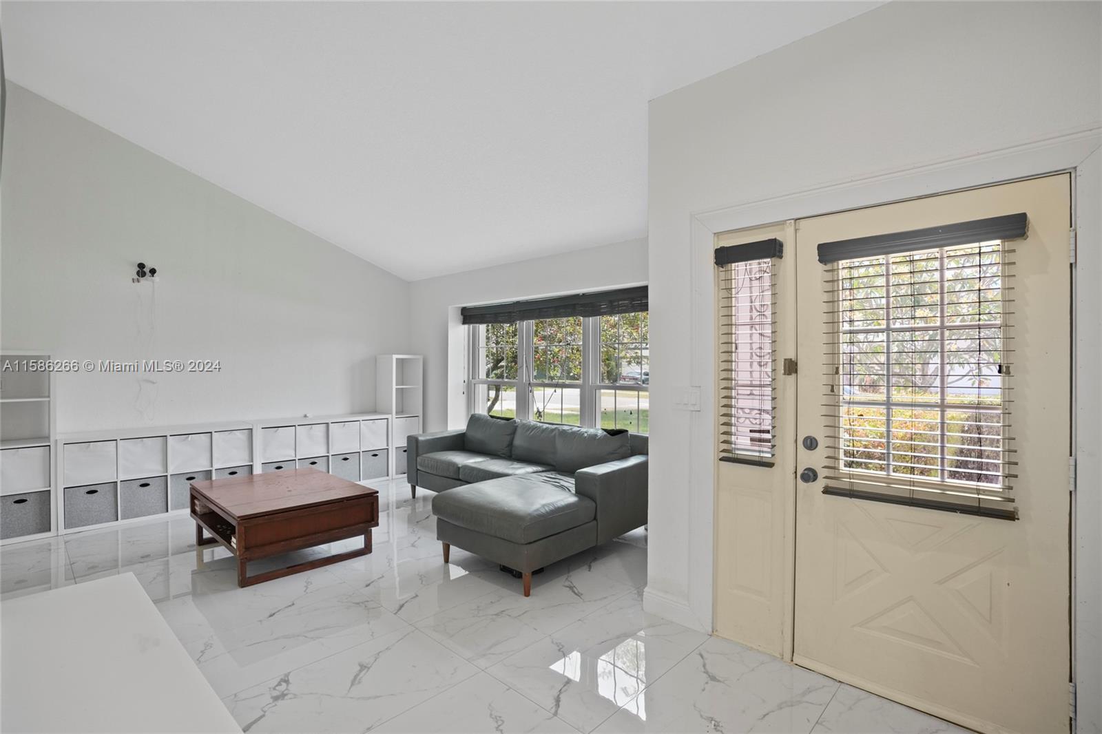 9351 Dunhill Dr