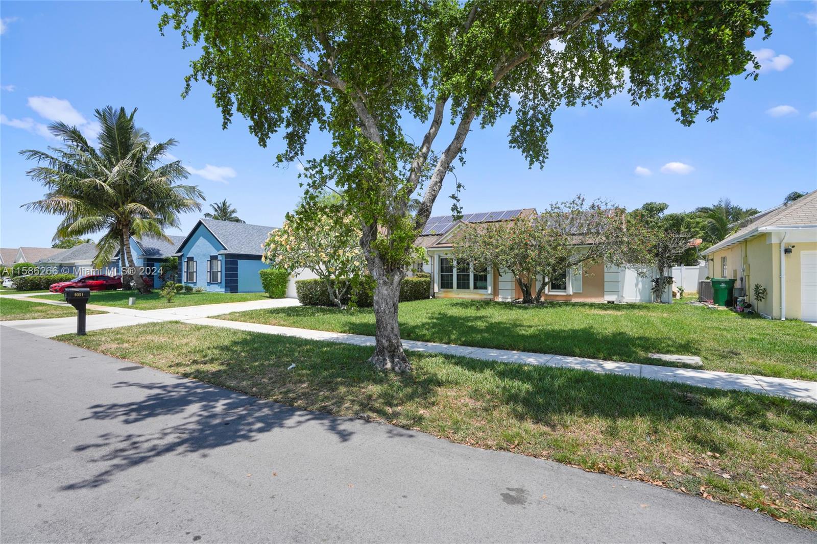 9351 Dunhill Dr