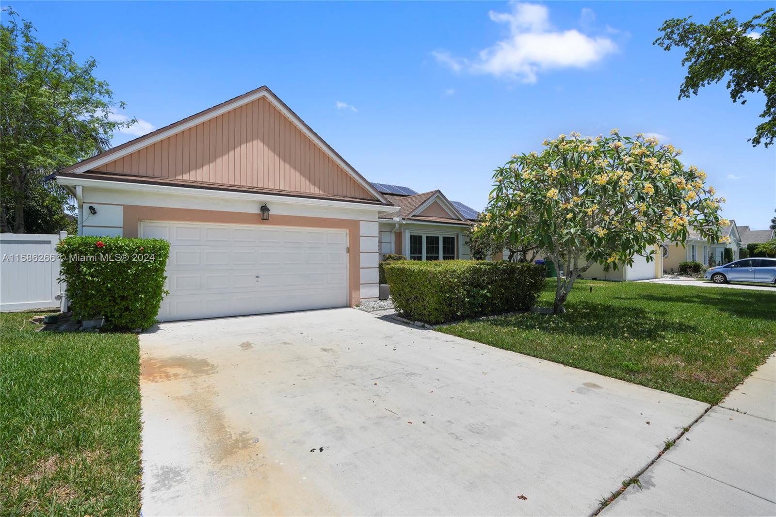 9351 Dunhill Dr