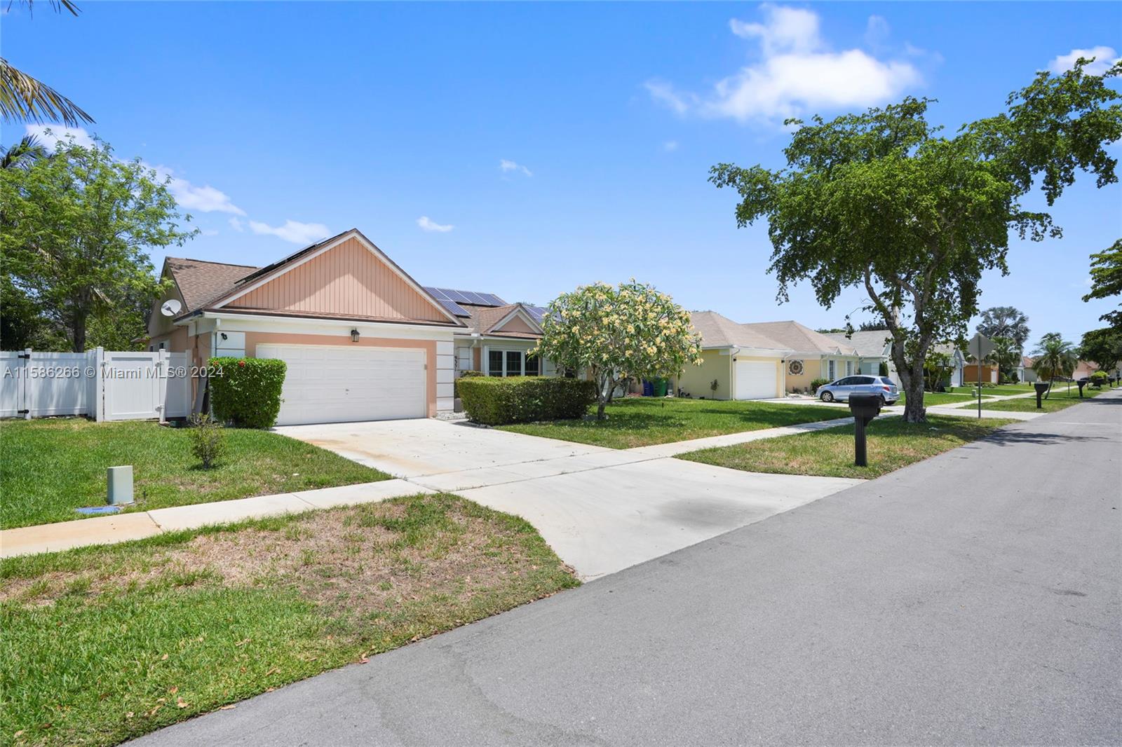9351 Dunhill Dr