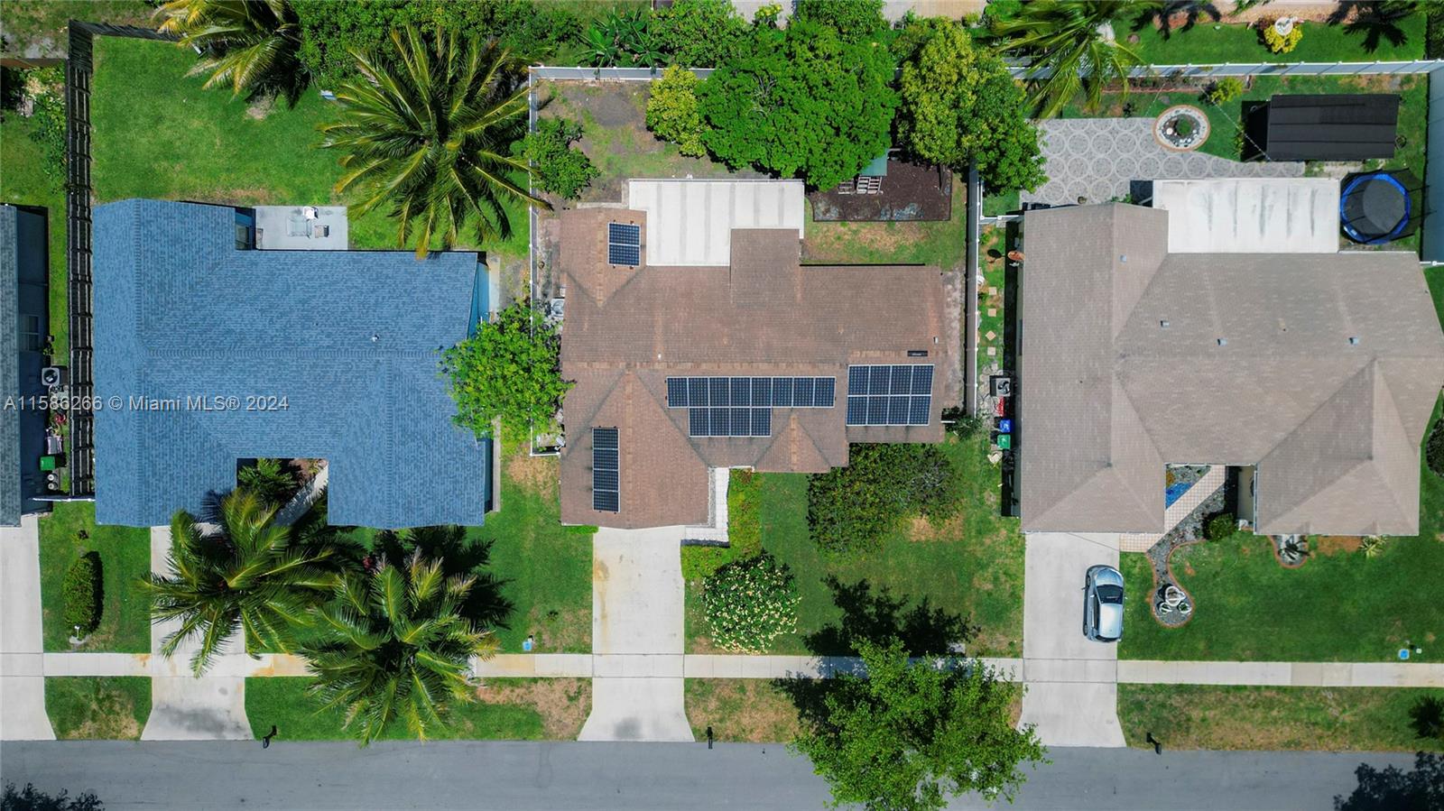 9351 Dunhill Dr