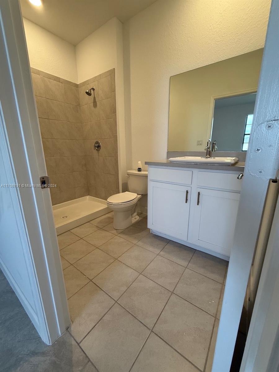 650 SW 12th St # 0 Unit: #0