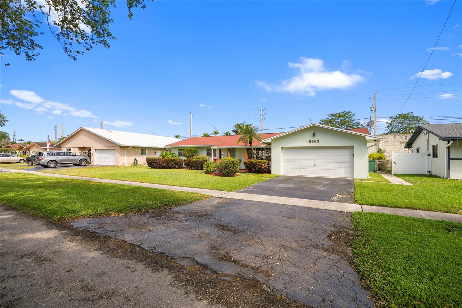 8963 SW 49th St